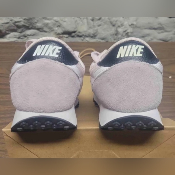 Nike Women's Daybreak 'Barely Rose' Retro sneakers. Like New - Picture 8 of 11